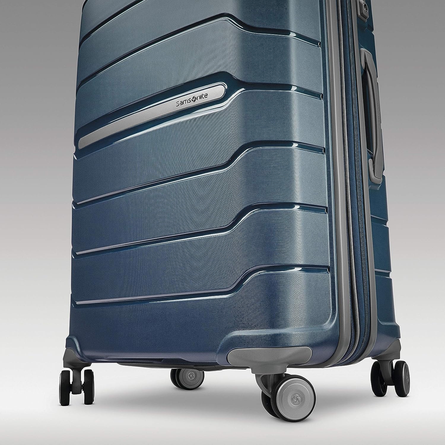 You are currently viewing Affordable lightweight luggage Roundup: 4 Reliable and Stylish Travel Companions for Seniors