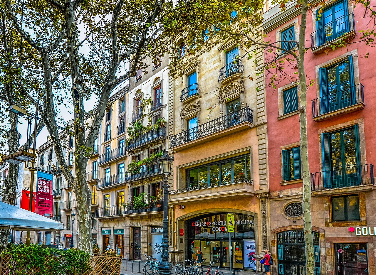 Read more about the article The Ultimate Guide to the 13 Best Barcelona Tours for Seniors 